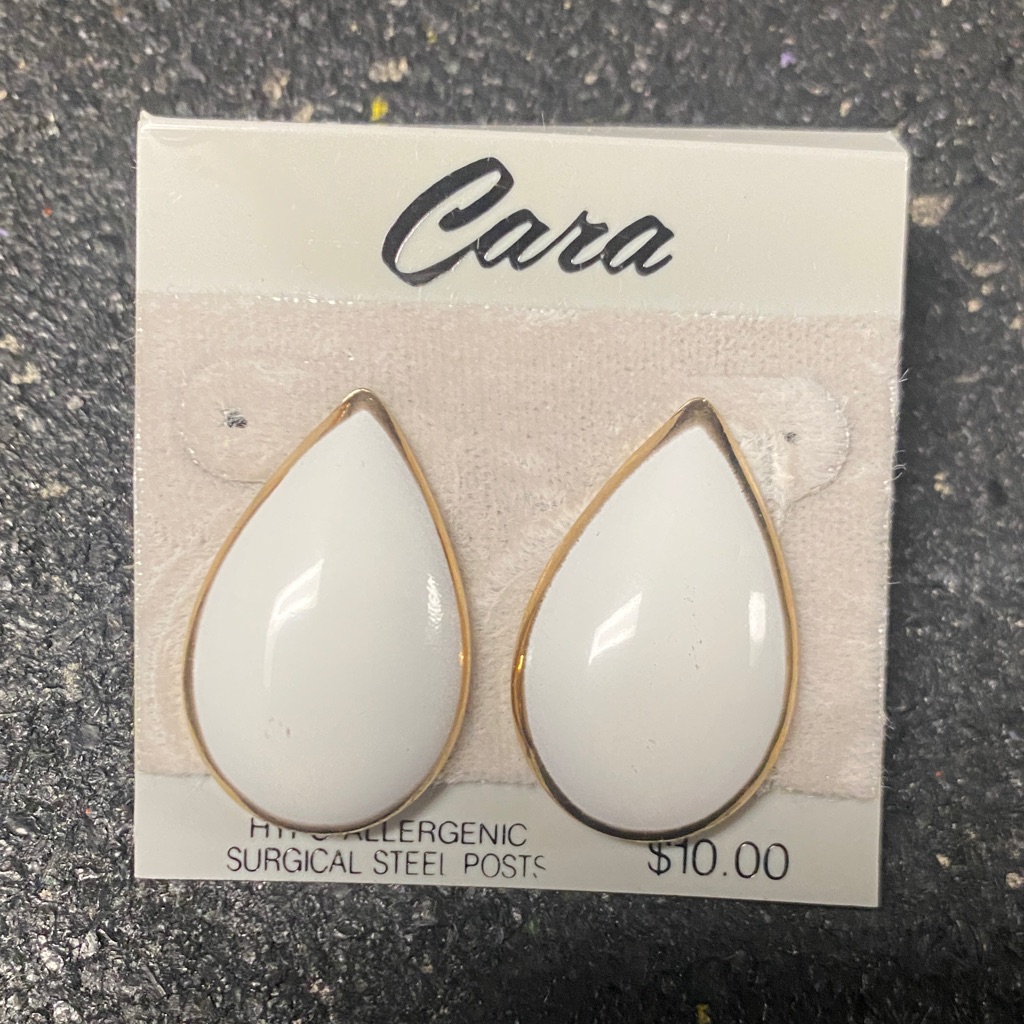 Cara 90s White Teardrop Earrings 16$
